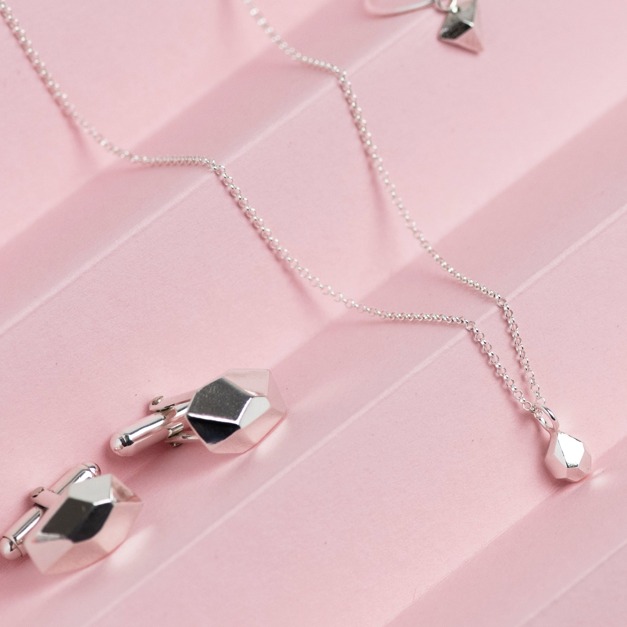 Erobre | Norwegian meaning 'conquer'.